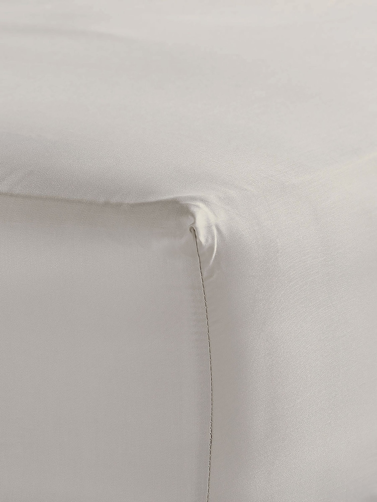 Bedfolk Natural 100% Cotton Luxe Fitted Sheet - Image 1 of 4