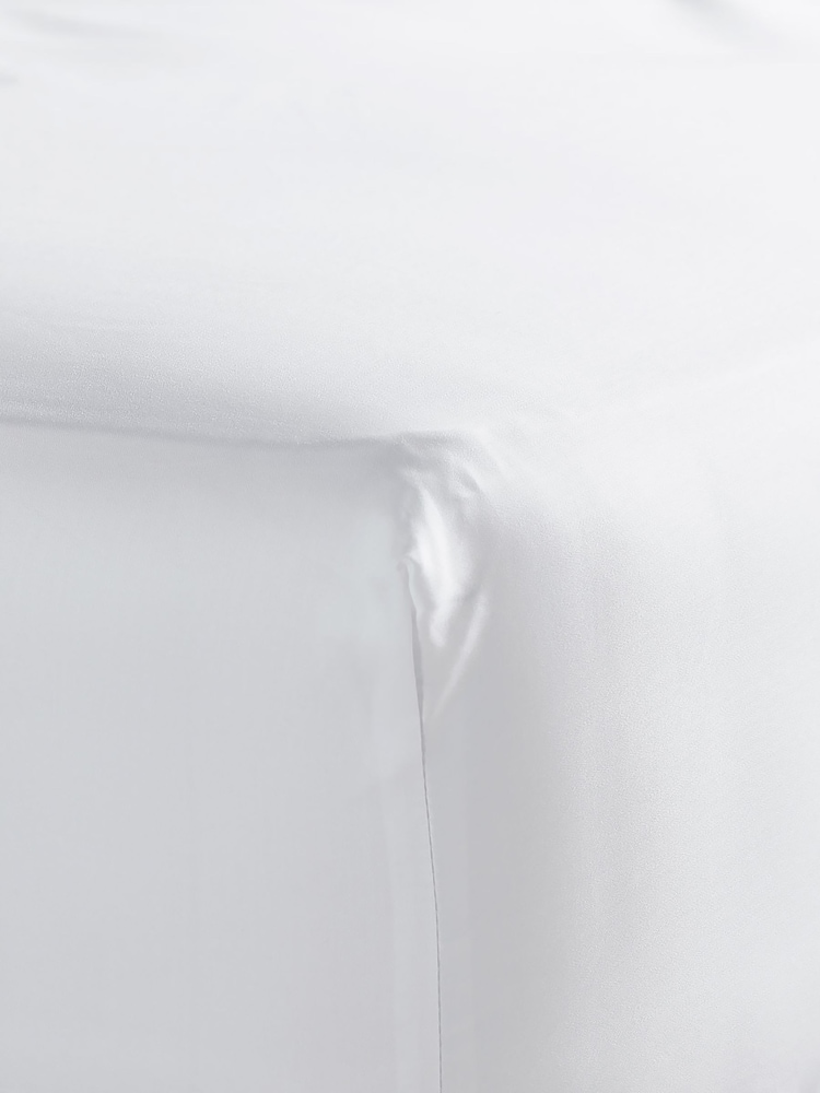 Bedfolk White 100% Cotton Luxe Fitted Sheet - Image 1 of 4