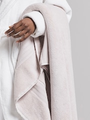 Bedfolk Pink Plush 100% Cotton Towel - Image 2 of 5