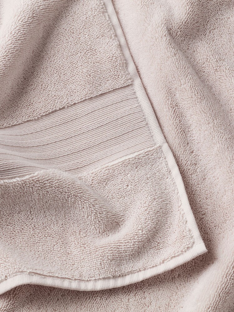 Bedfolk Pink Plush 100% Cotton Towel - Image 5 of 5