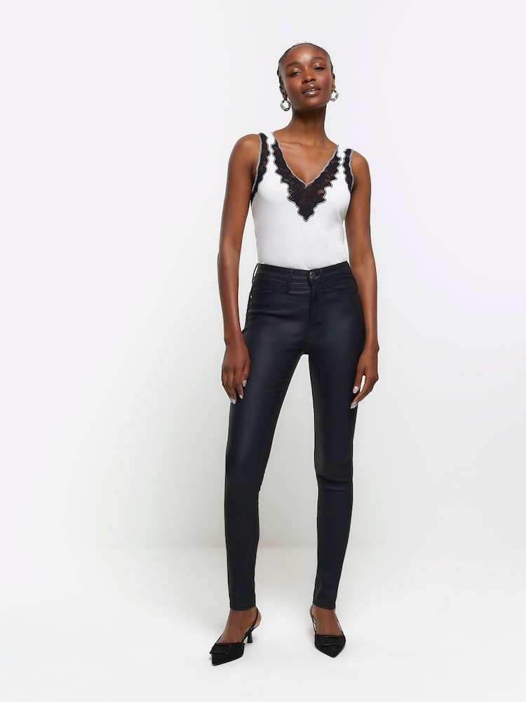 River Island Mid Rise Bum Sculpt Coated Jeans - Imagen 1 de 3 River Island Mid Rise Bum Sculpt Coated Jeans - Imagen 1 de 3