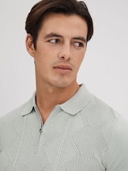 Pistaziengrün - Reiss Tropisches Baumwoll-Polo-Shirt mit halbem Reißverschluss​​​​​​​ - Bild 3 von 5