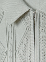Pistaziengrün - Reiss Tropisches Baumwoll-Polo-Shirt mit halbem Reißverschluss​​​​​​​ - Bild 5 von 5