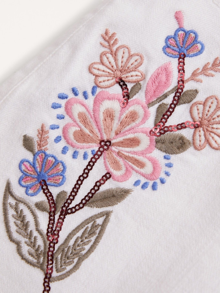 Abercrombie & Fitch Cream Floral Embroidered Denim Shorts - Image 6 of 6