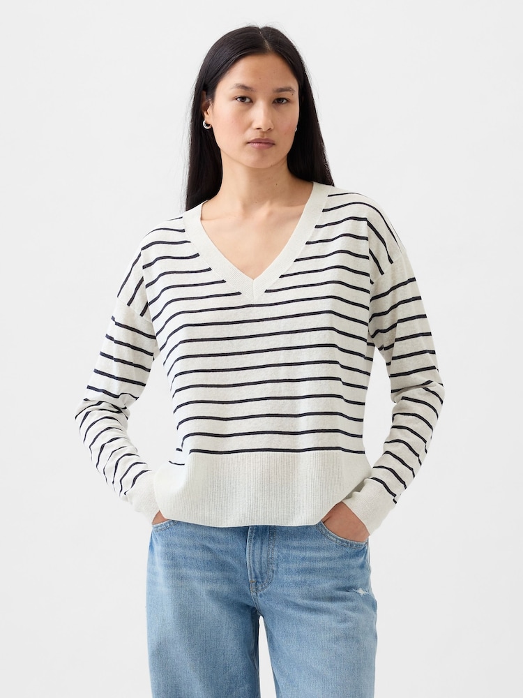 Gap Black/White Linen Blend V Neck Split Hem Jumper - Image 1 of 5 Gap Black/White Linen Blend V Neck Split Hem Jumper - Image 1 of 5
