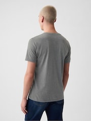 Grau - V-Ausschnitt - Gap, klassisches T-Shirt aus 100 % Baumwolle mit kurzen Ärmeln - Bild 3 von 5