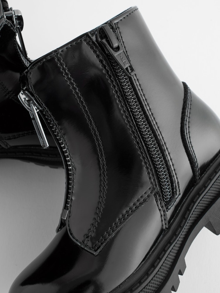Schwarzes Lackleder - Stiefel mit dicker Sohle und Reißverschluss vorne - Bild 1 von 4 Schwarzes Lackleder - Stiefel mit dicker Sohle und Reißverschluss vorne - Bild 1 von 4