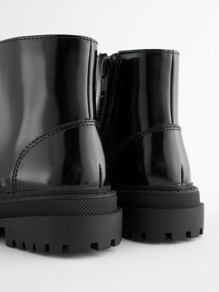 Schwarzes Lackleder - Stiefel mit dicker Sohle und Reißverschluss vorne - Bild 4 von 4 Schwarzes Lackleder - Stiefel mit dicker Sohle und Reißverschluss vorne - Bild 4 von 4