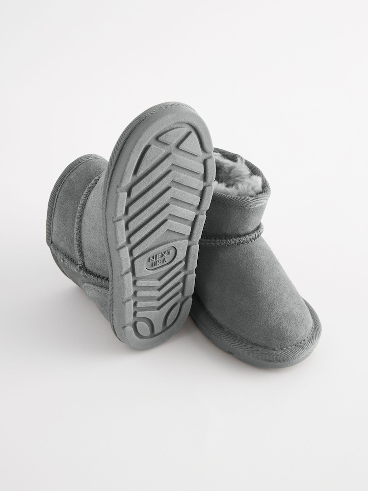 Grau - Suede Pull On Ankle Boots - Bild 6 von 6 Grau - Suede Pull On Ankle Boots - Bild 6 von 6