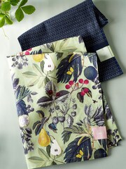 Kew Gardens Fruit & Floral Set of 2 Teatowels & Double Oven Glove - Image 4 of 4