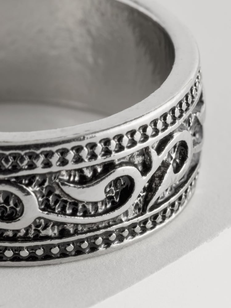 Silver Tone Antiqued Engraved Band Ring - Image 4 of 4