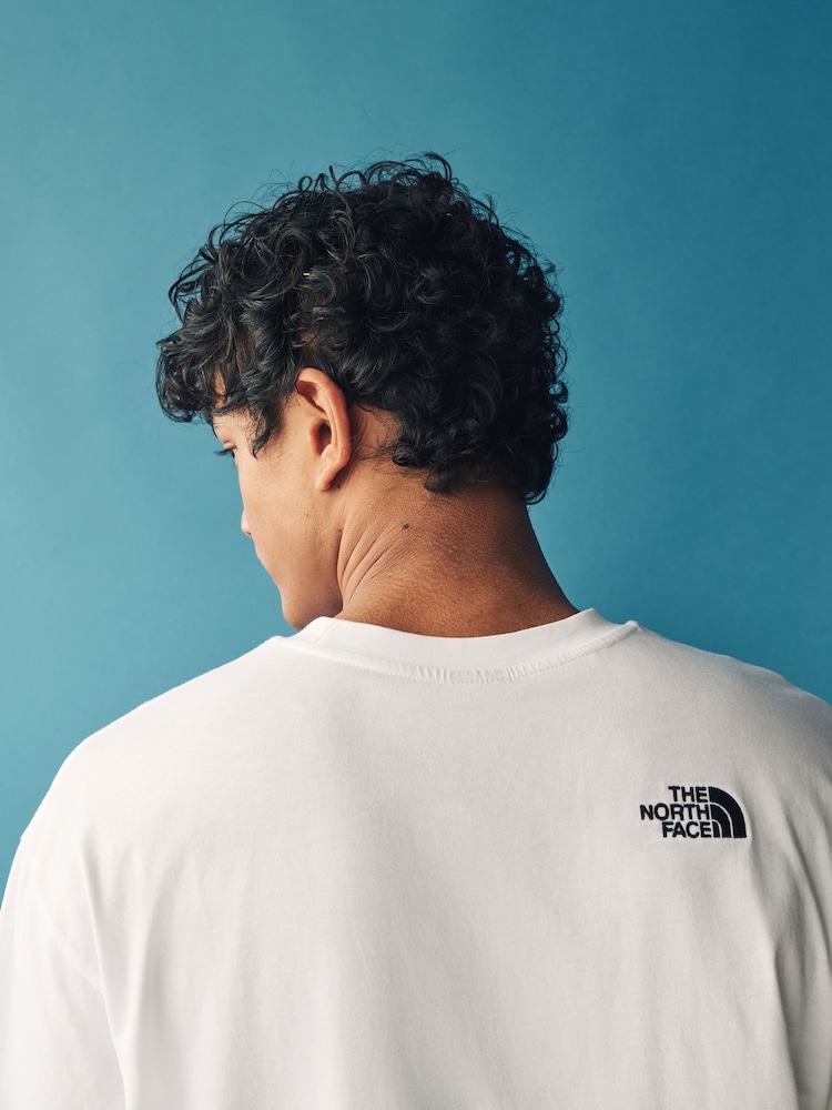أبيض - The North Face Essential Oversized T-Shirt - صورة 6 من 6