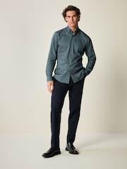 Bloque azul marino con estampado - Camisa Oxford con diseño abotonado fácil de plancha - Imagen 2 de 8