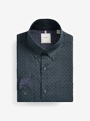 Bloque azul marino con estampado - Camisa Oxford con diseño abotonado fácil de plancha - Imagen 7 de 8