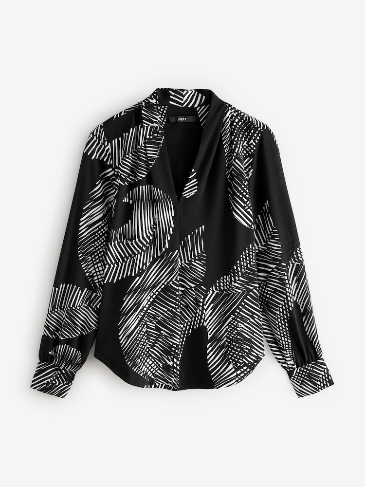 Mono-Print - Langärmelige Bluse mit V-Ausschnitt - Image 5 of 6