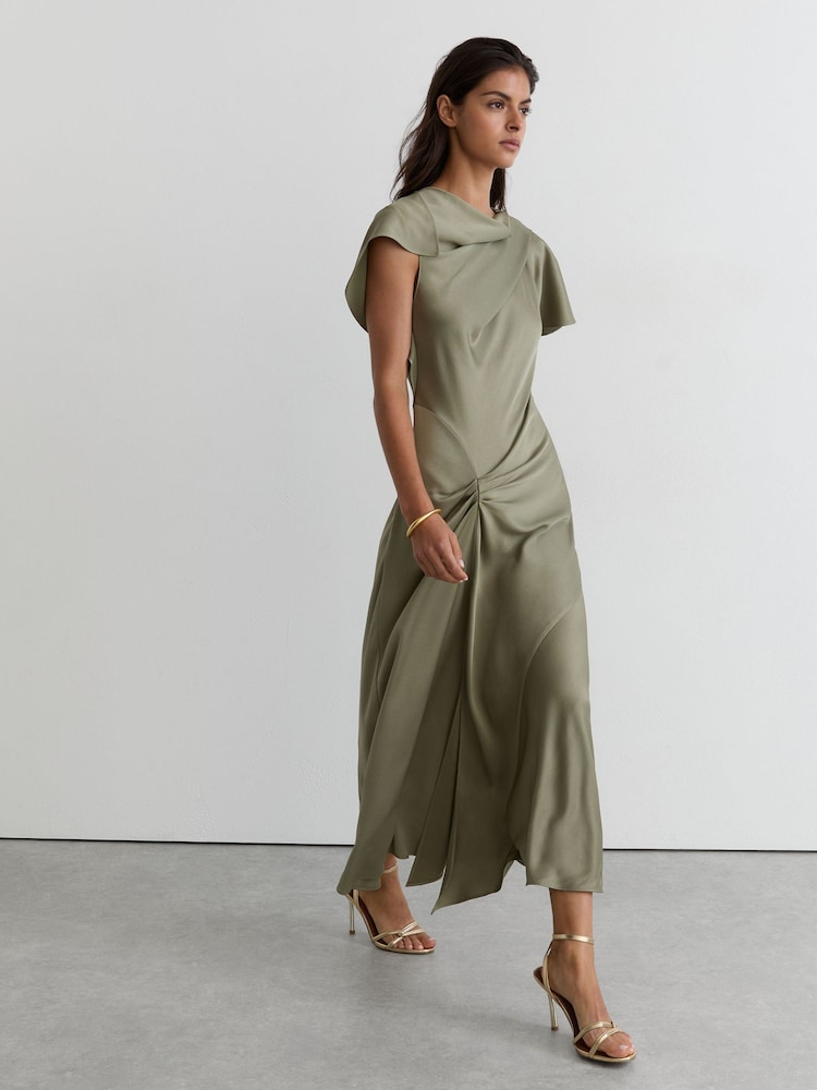 Robe mi-longue Reiss Sasha en satin à détails drapés - Image 1 de 7 Robe mi-longue Reiss Sasha en satin à détails drapés - Image 1 de 7