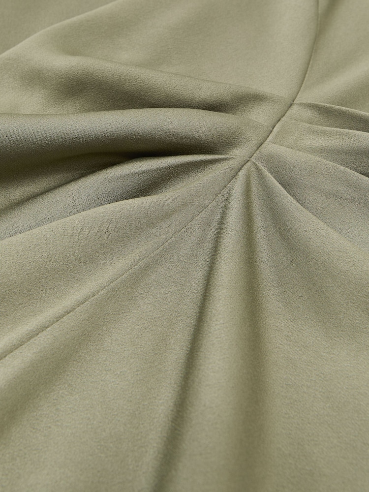 Robe mi-longue Reiss Sasha en satin à détails drapés - Image 7 de 7 Robe mi-longue Reiss Sasha en satin à détails drapés - Image 7 de 7