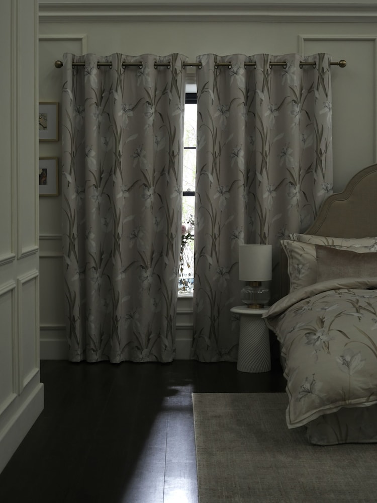 Natural Lily Floral Eyelet Blackout/Thermal Curtains - Image 3 of 6