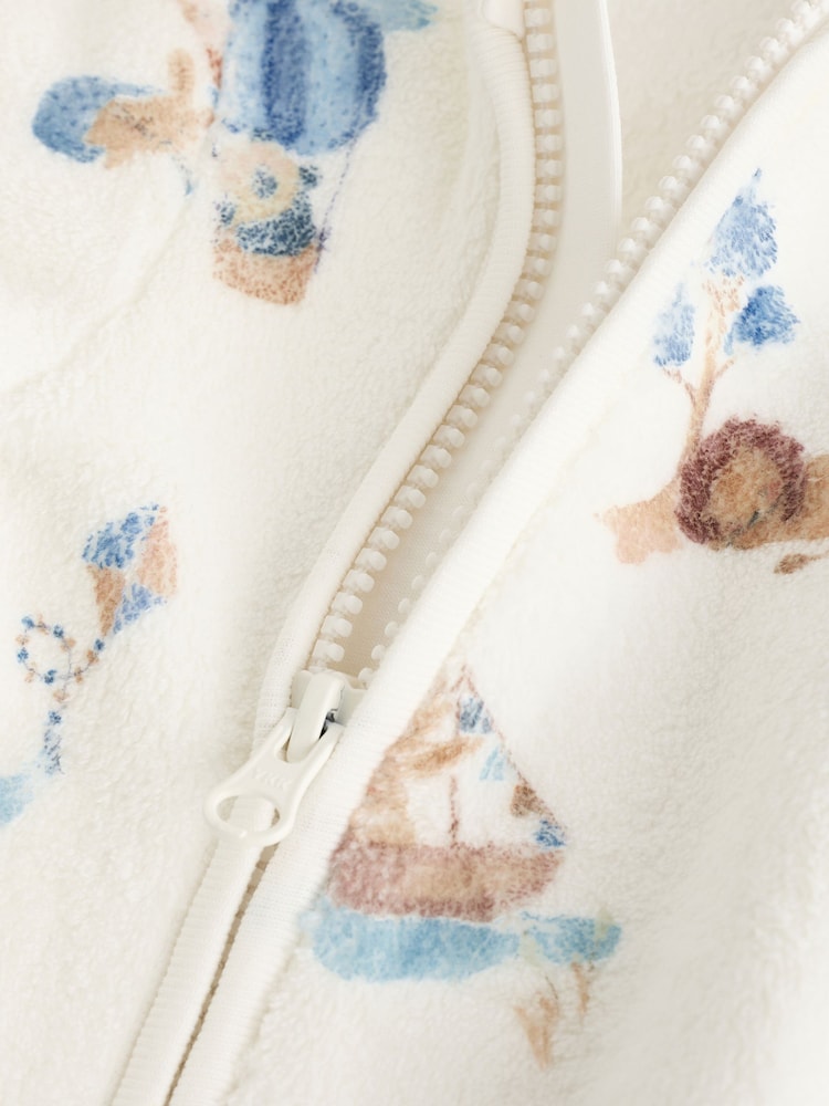 Weiß mit Muster - Fleece-Schlafanzug mit Reißverschluss für Babys - Bild 7 von 7 Weiß mit Muster - Fleece-Schlafanzug mit Reißverschluss für Babys - Bild 7 von 7