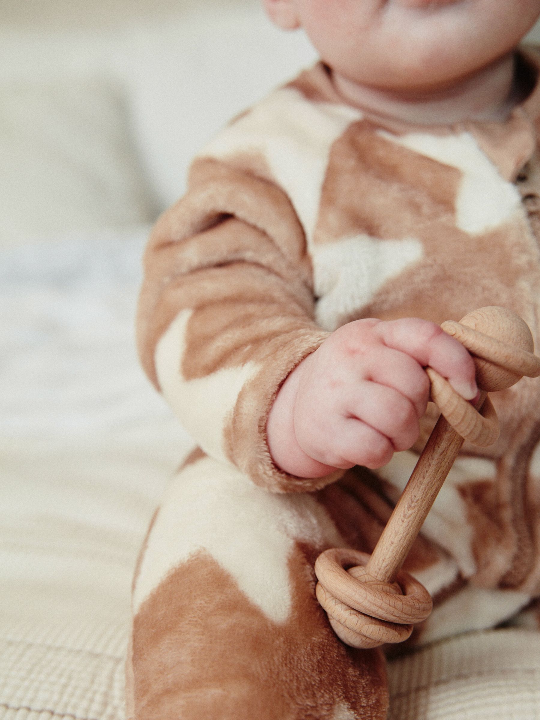 Next：日本 ニュートラル - ベビー フリース ジップ パジャマ from