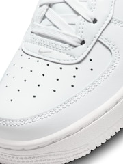 Nike White/Green Air Force 1 Youth Trainers - Image 12 of 13