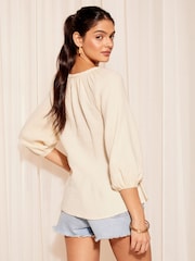 Steinfarben/Creme - Friends Like These Blouson-Bluse aus Baumwolle in Knitteroptik mit 3/4-Ärmeln und Schnürung - Bild 4 von 4
