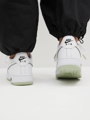 Nike White/Lime Air Force 1 Youth Trainers - Image 10 of 11