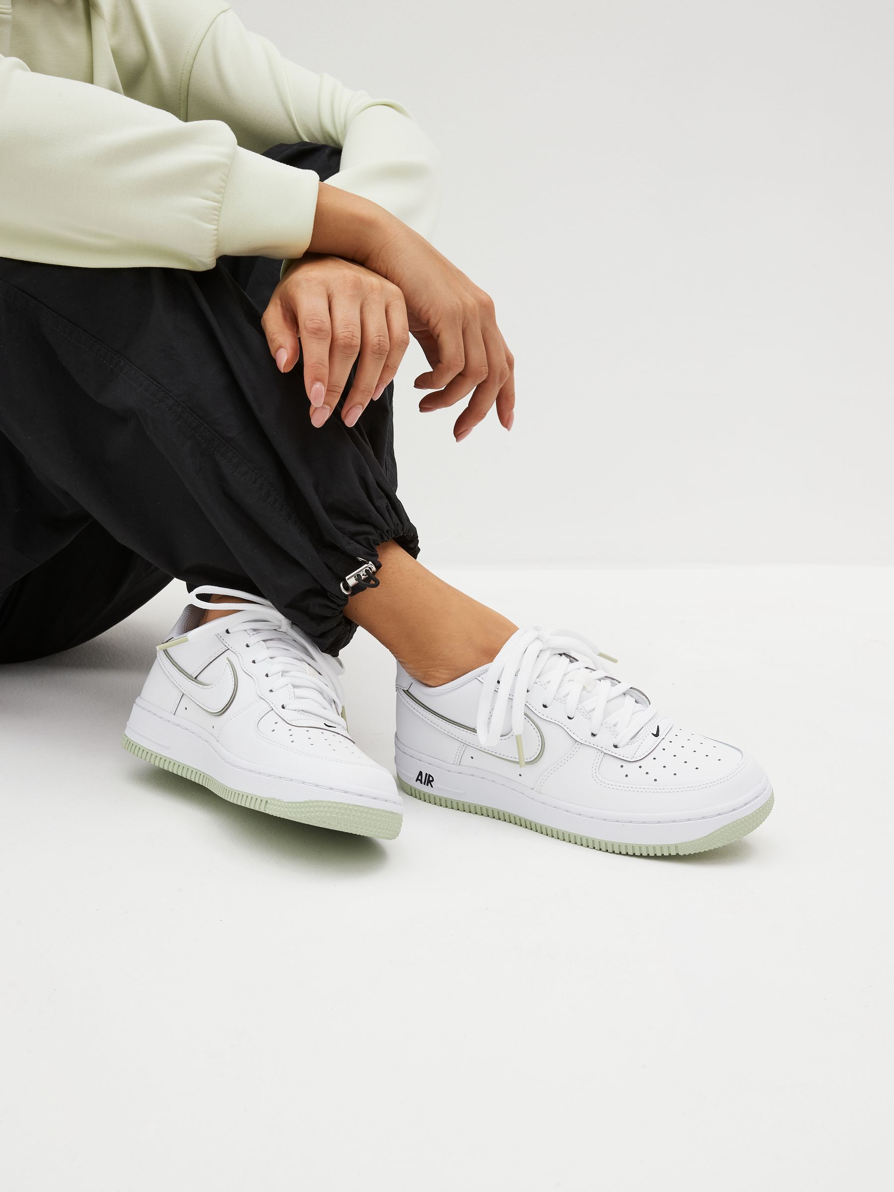 Acheter Blanc jaune citron Nike Air Force 1 Youth Trainers from Next France