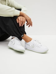 Nike White/Lime Air Force 1 Youth Trainers - Image 9 of 11