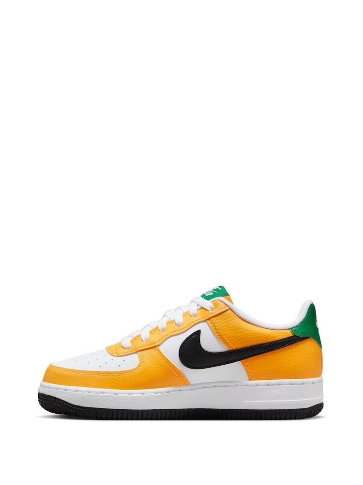 Pomarańczowy/biały - Młodzieżowe buty sportowe Nike Air Force 1 - Image 4 of 10