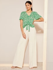 Friends Like These Green V Neck Tie Front Shorts Crinkle Woven Sleeve Top - Image 3 of 4