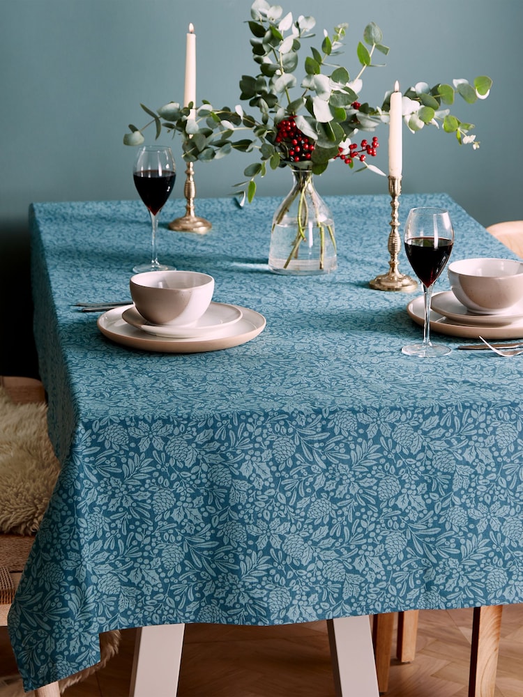 Catherine Lansfield Green Majestic Stag 100% Cotton Wipe Clean Table Cloth - Image 1 of 3