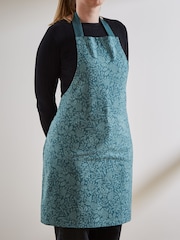 Catherine Lansfield Green Majestic Stag 100% Cotton Apron - Image 1 of 4
