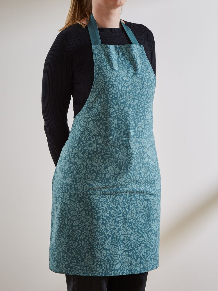 Catherine Lansfield Green Majestic Stag 100% Cotton Apron - Image 1 of 4