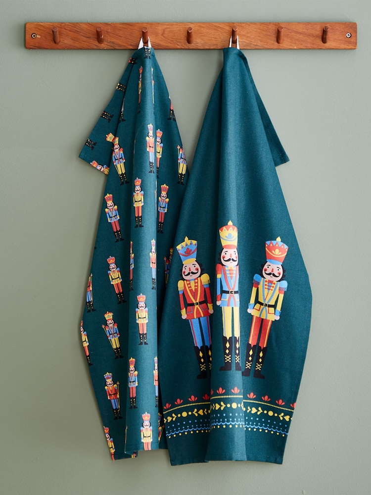 Catherine Lansfield 4 Pack Green Christmas Nutcracker Kitchen 100% Cotton Tea Towels - Image 1 of 3