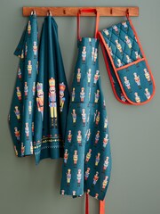 Catherine Lansfield 4 Pack Green Christmas Nutcracker Kitchen 100% Cotton Tea Towels - Image 2 of 3