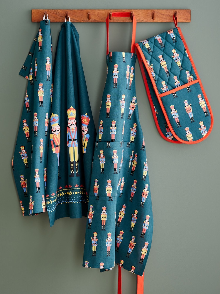 Catherine Lansfield 4 Pack Green Christmas Nutcracker Kitchen 100% Cotton Tea Towels - Image 2 of 3