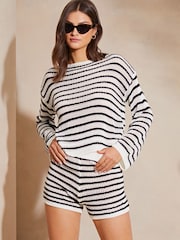 Lipsy Strandshorts aus Häkelstrick - Bild 1 von 4