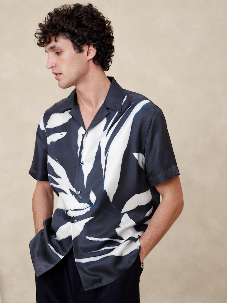 Banana Republic Navy Blue Print Lyam Resort Shirt - Image 1 of 1 Banana Republic Navy Blue Print Lyam Resort Shirt - Image 1 of 1