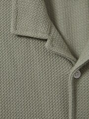 Reiss Pistachio Gerrard 3-9 yrs Textured Cotton Cuban Collar Shirt - Image 4 of 4