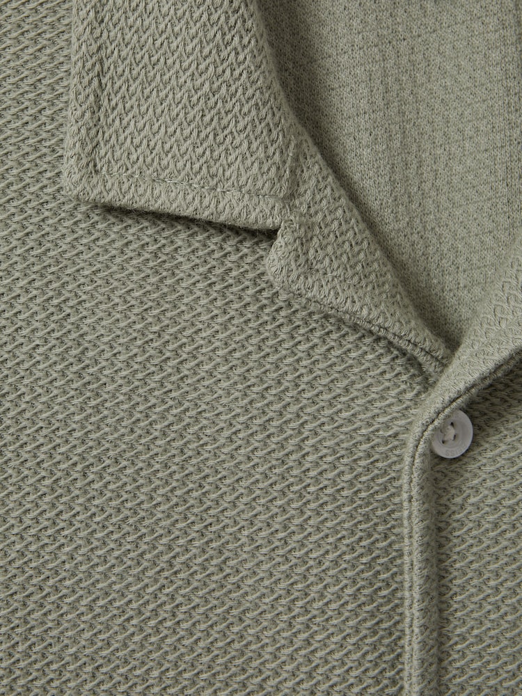 Reiss Pistachio Gerrard 3-9 yrs Textured Cotton Cuban Collar Shirt - Image 4 of 4 Reiss Pistachio Gerrard 3-9 yrs Textured Cotton Cuban Collar Shirt - Image 4 of 4