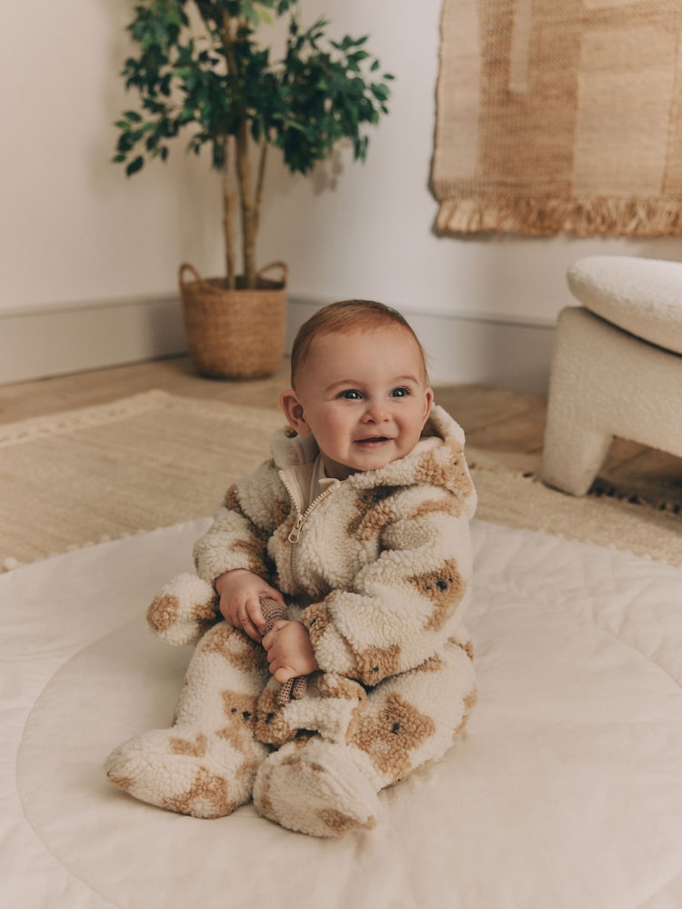 Ecru/Tan mit Bären-Print - Baby-Fleece-Overall mit Kapuze, Reißverschluss und Futter (0M.–2J.) - Bild 1 von 12 Ecru/Tan mit Bären-Print - Baby-Fleece-Overall mit Kapuze, Reißverschluss und Futter (0M.–2J.) - Bild 1 von 12