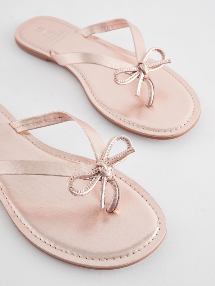 Rose Or - Tongs en cuir détail nœud Forever Comfort® - Image 5 of 7