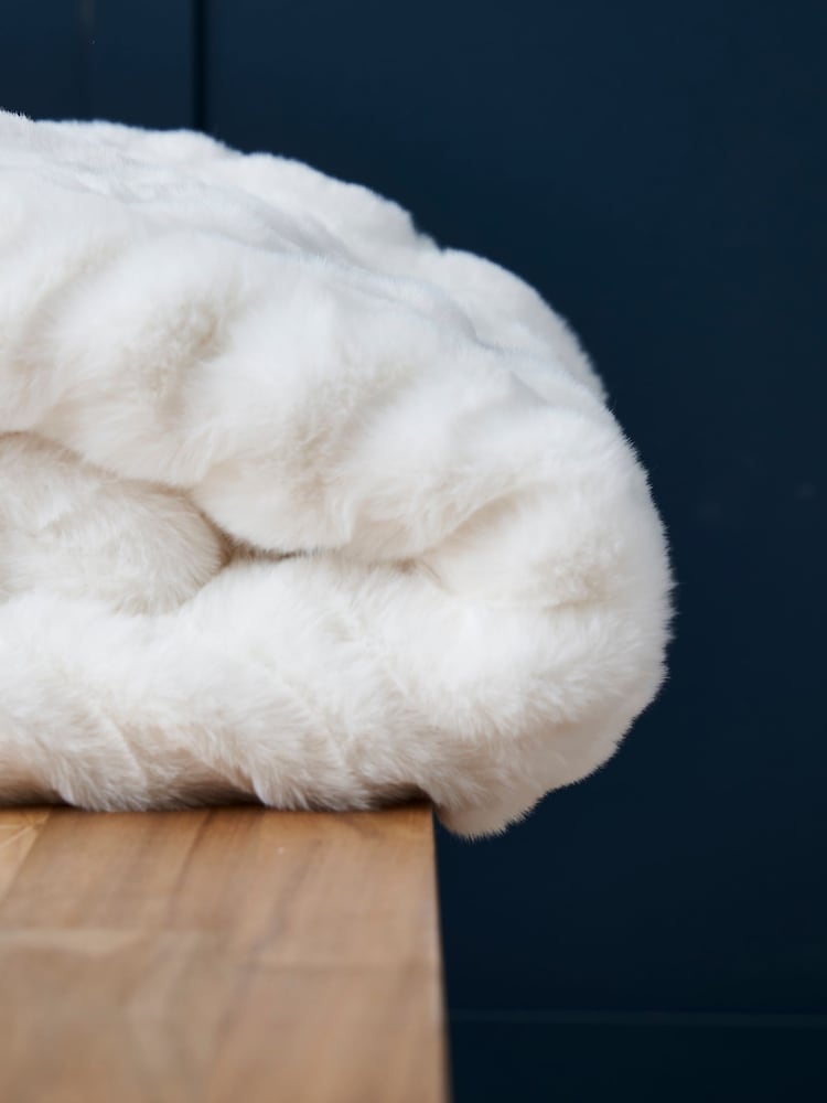BHS White Ruched Faux Fur Throw - Image 2 of 4