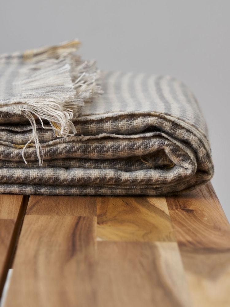 BHS Natural Roma Loose Fringe Throw - Image 2 of 3