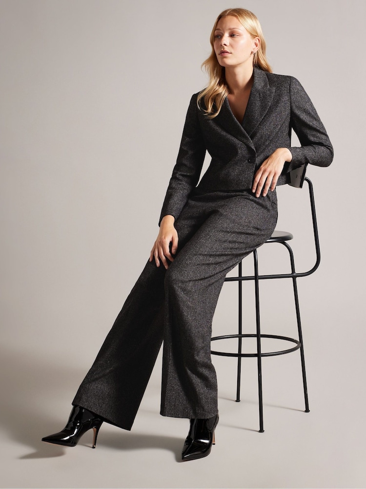 Ted Baker Jaiddee Zweireihiger Cropped-Blazer - Bild 8 von 8 Ted Baker Jaiddee Zweireihiger Cropped-Blazer - Bild 8 von 8