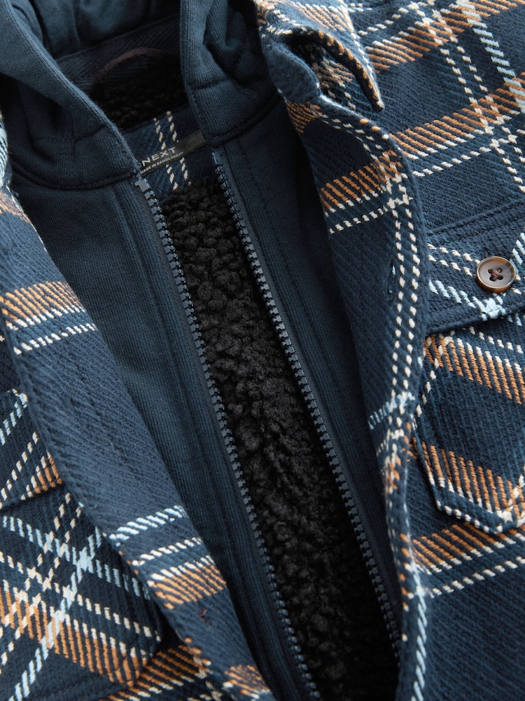 Kariert/Marineblau - Shacket mit Kapuze (3–16Jahre) - Bild 5 von 5 Kariert/Marineblau - Shacket mit Kapuze (3–16Jahre) - Bild 5 von 5