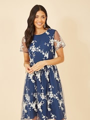 Blau - Yumi Skaterkleid mit Blumenstickerei - Bild 1 von 5