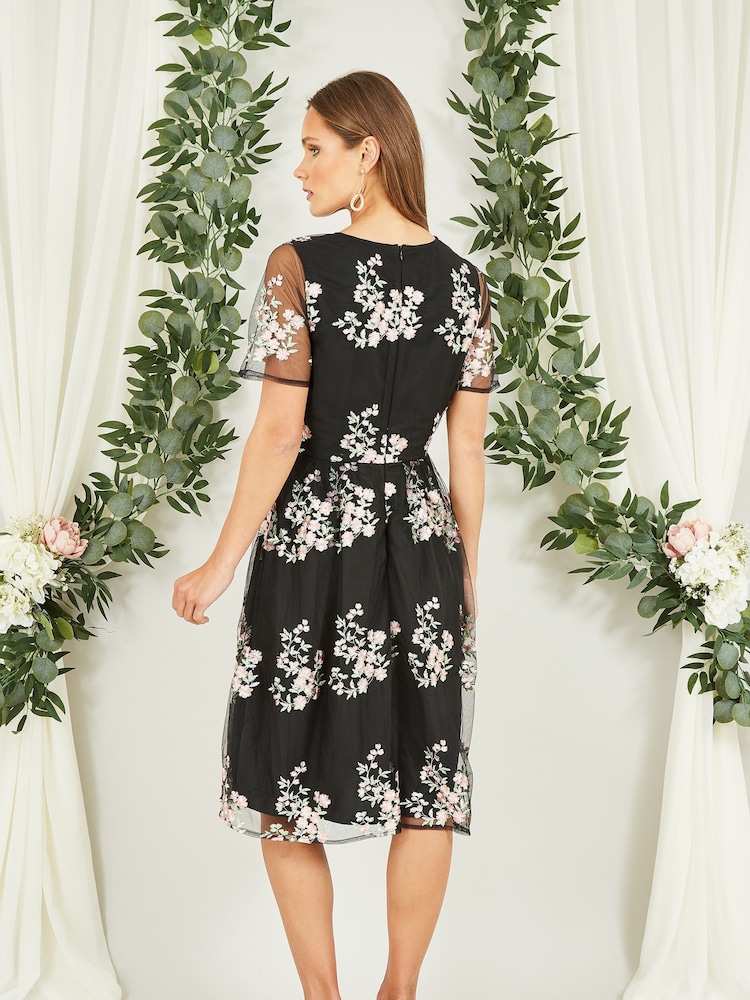 Yumi Black Embroidered Floral Skater Dress - Image 3 of 4