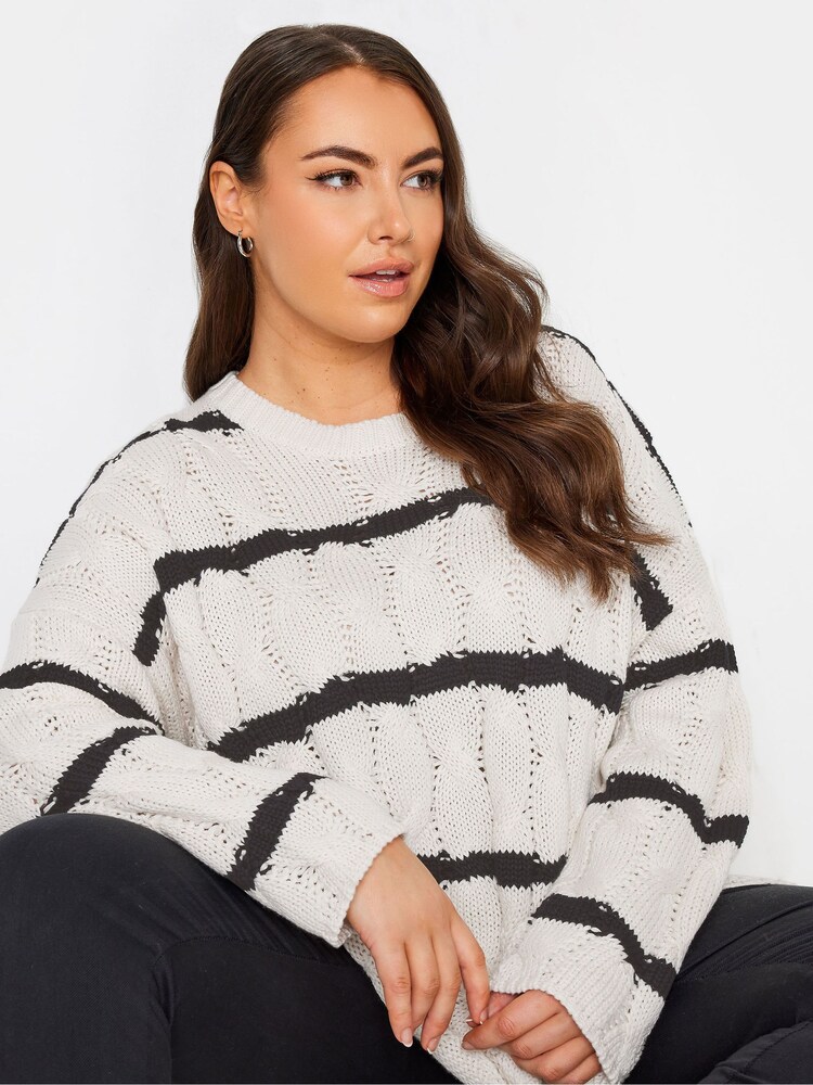 Yours Curve Gestreifter Pullover mit Zopfmuster - Bild 4 von 4